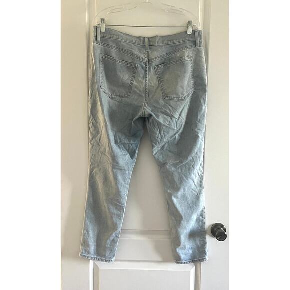 Gap Lightweight Best Girlfriend Jeans in Light Indigo - Picture 2 of 10